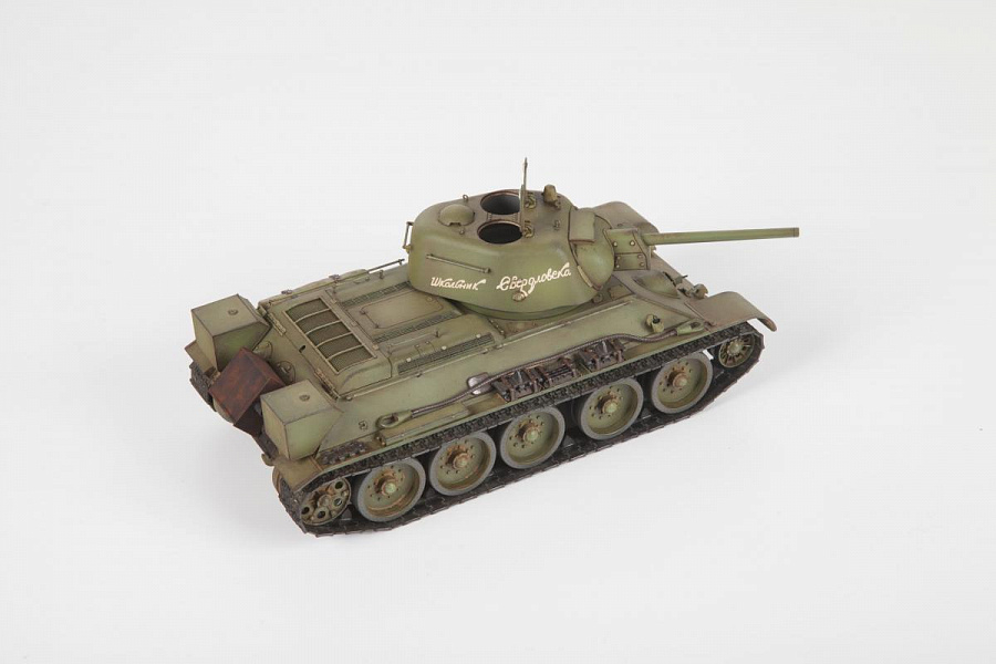 Модель сборная советский средний танк т-34/76 1943
