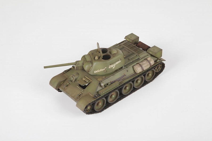 Модель сборная советский средний танк т-34/76 1943
