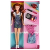 Кукла с комплектом одежды с косметикой в коробке